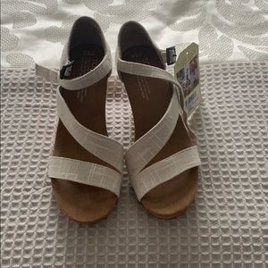 Brand new toms wedges